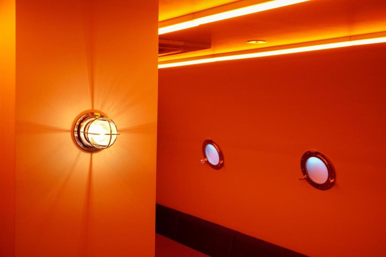 Red Submarine Hotel คุเระ ภายนอก รูปภาพ